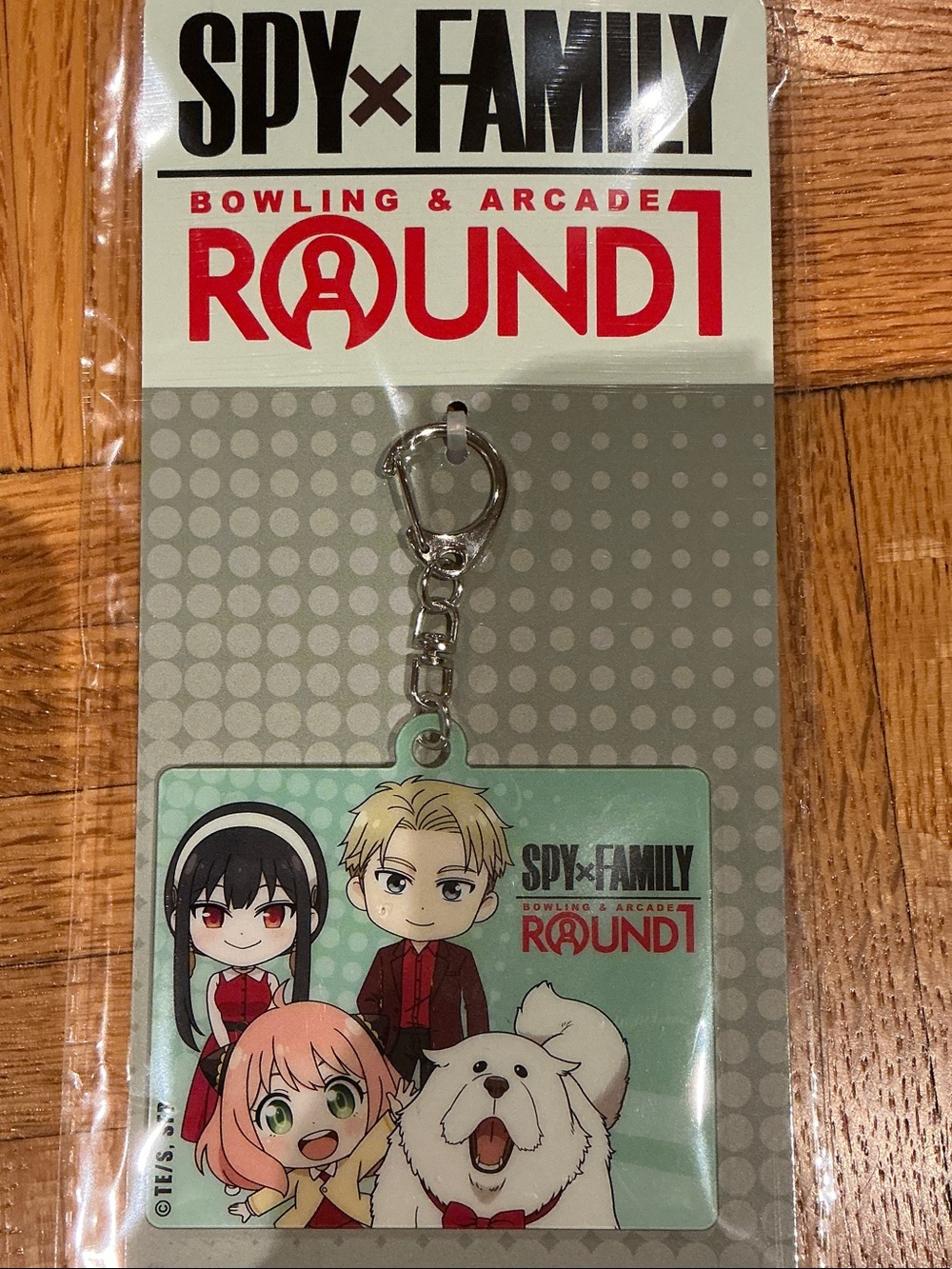 Round 1 Spy Family acrylic keychain, Anya Bond new in package